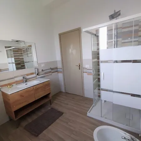 Semesterbostad Adamo Flat *