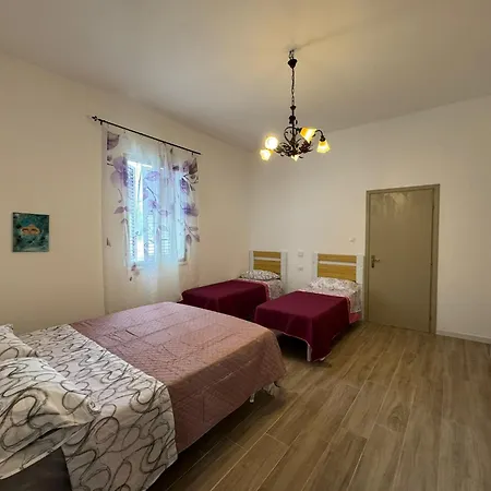 Semesterbostad Adamo Flat